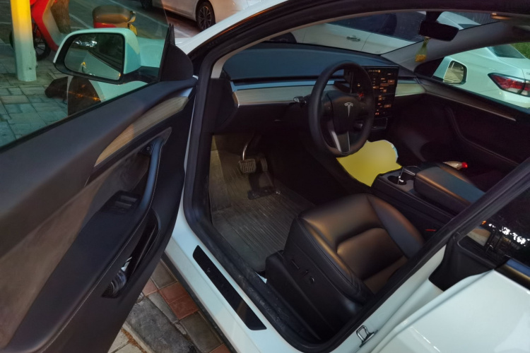 Tesla Model Y 2022 #13 Tesla Model Y 2022 car image #13