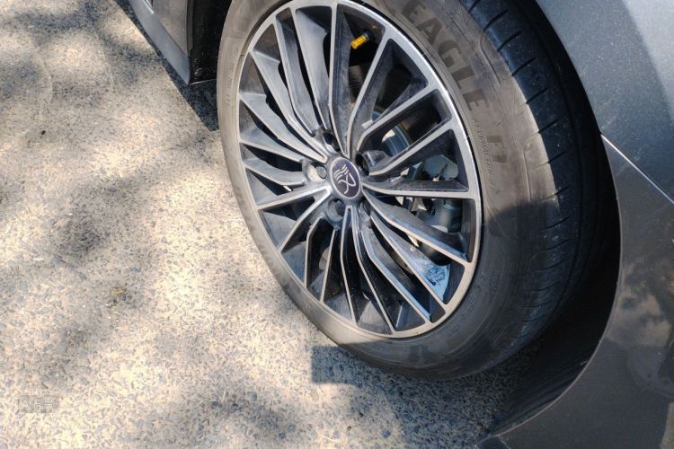 BYD Han 2023 car image #9