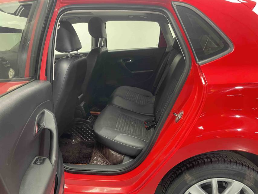 Volkswagen Polo 2014 car image #9