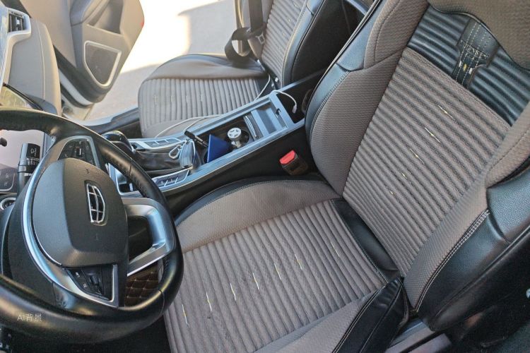GEELY Emgrand 2020 car image #17