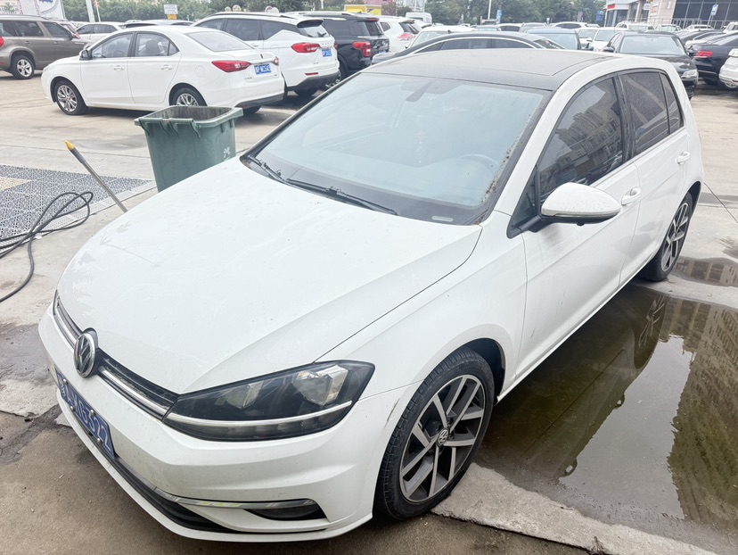 Volkswagen Golf 2020 car image #4