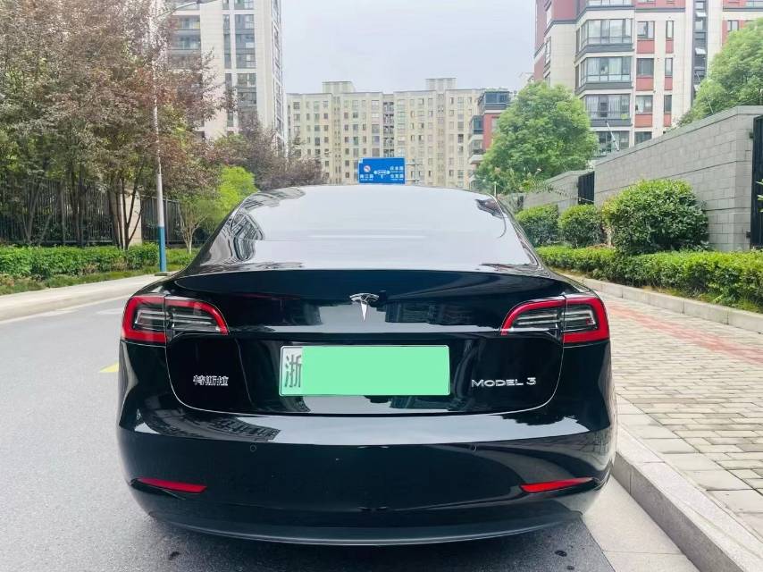 Tesla Model 3 2021 صورة سيارة #4