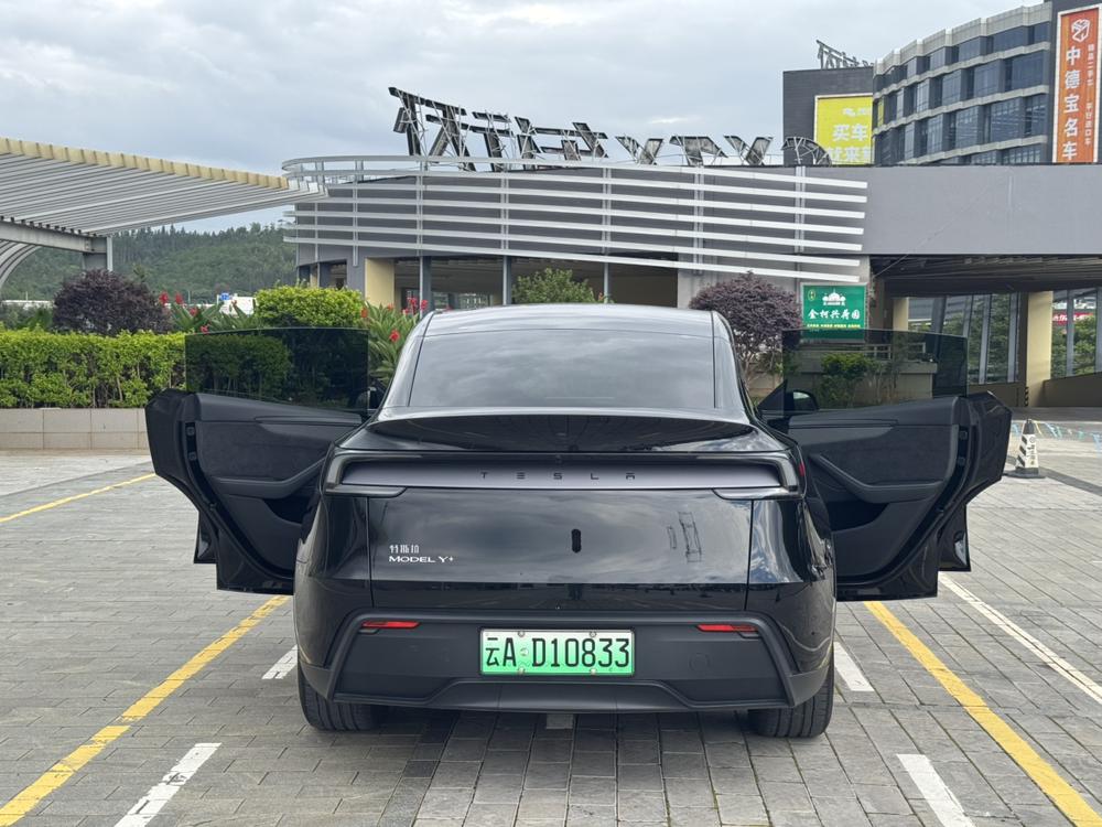 Tesla Model Y 2025 #18 Tesla Model Y 2025 immagine di auto #18