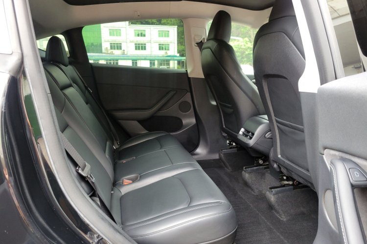 Tesla Model Y 2022 car image #18