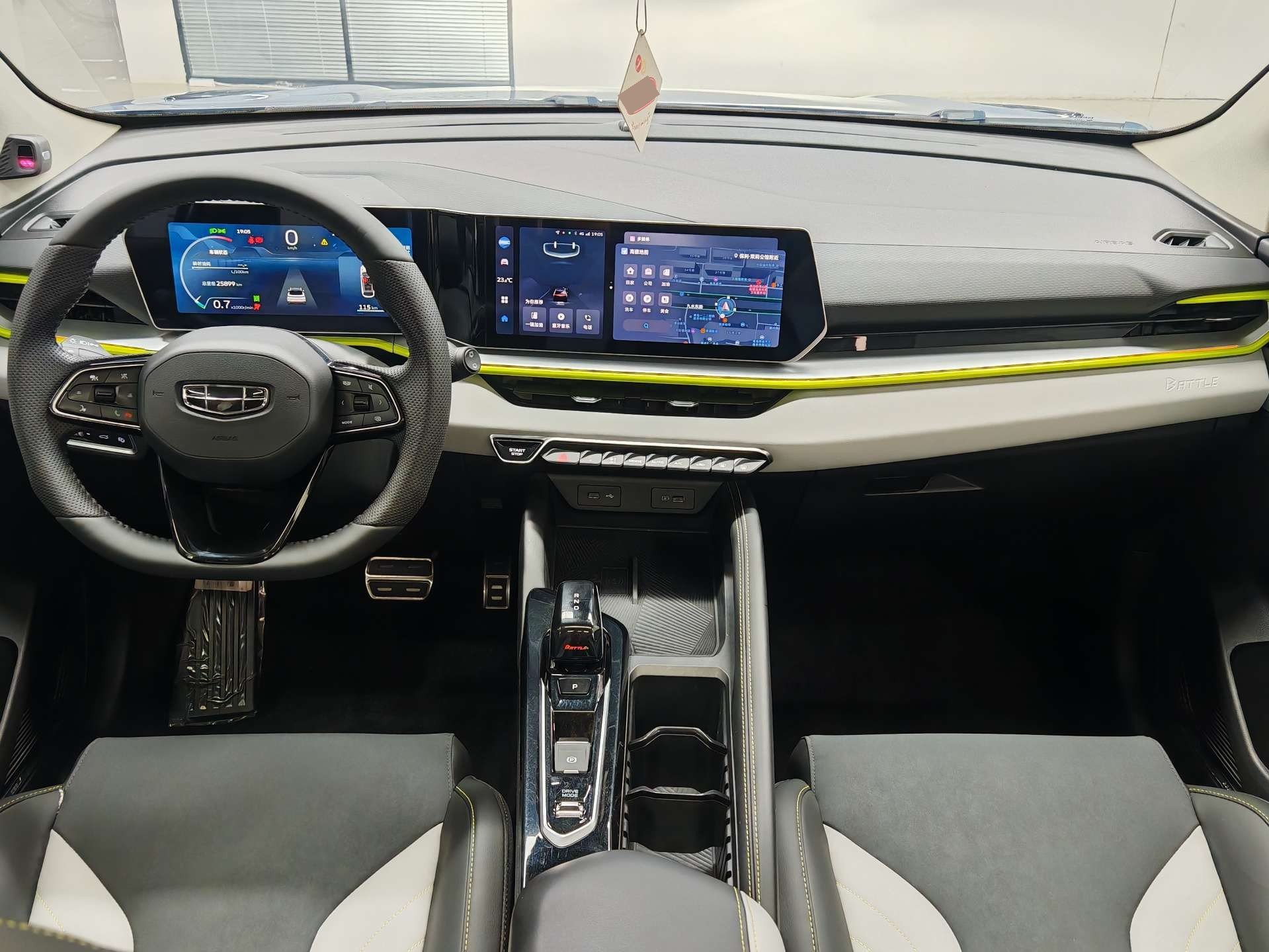 GEELY Coolray 2023 изображение автомобиля #5