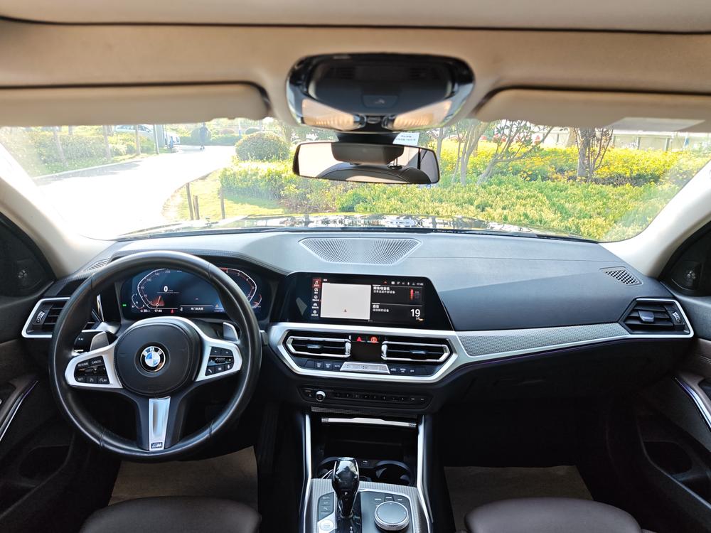 BMW 3 Series 2020 car image #17