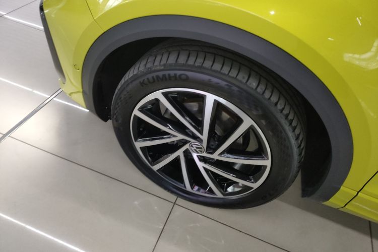 Volkswagen T-Roc 2023 car image #9