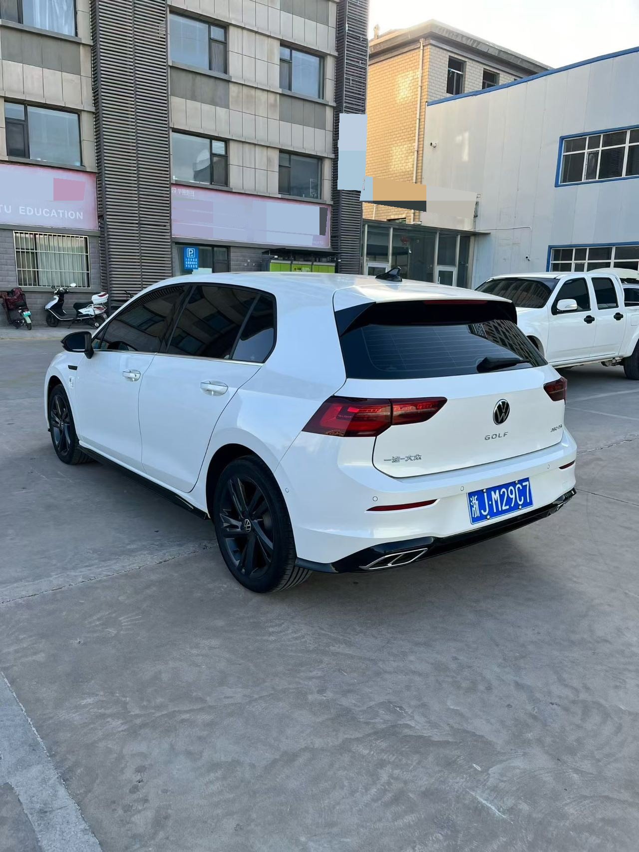 Volkswagen Golf 2024 car image #7