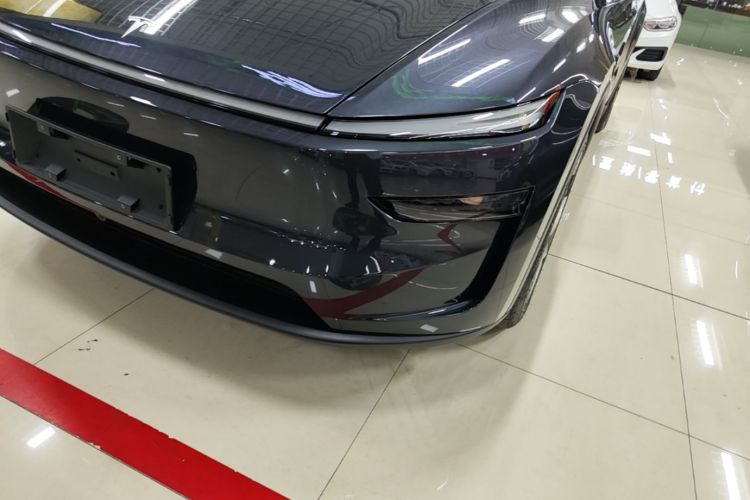 Tesla Model Y 2025 car image #23