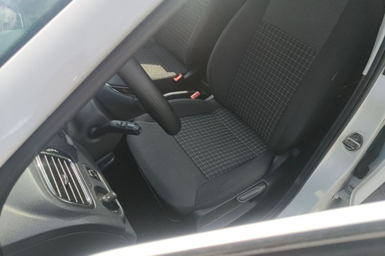 Volkswagen Polo 2017 car image #15