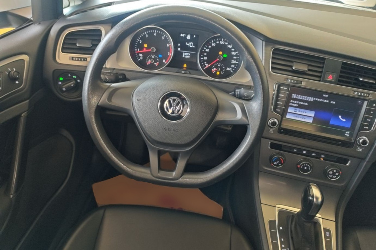 Volkswagen Golf 2016 car image #11