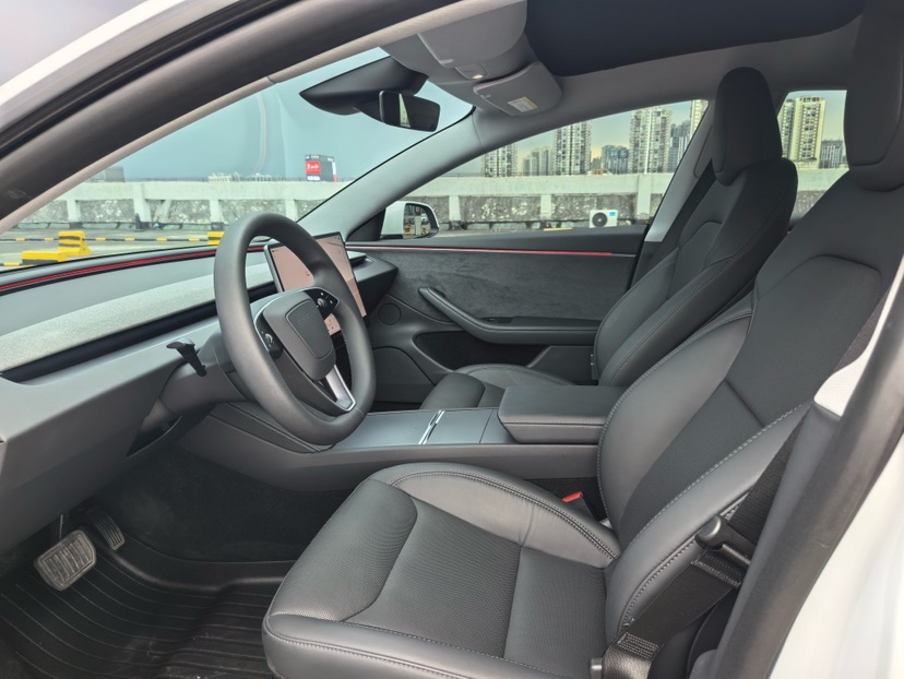 Tesla Model 3 2025 car image #7