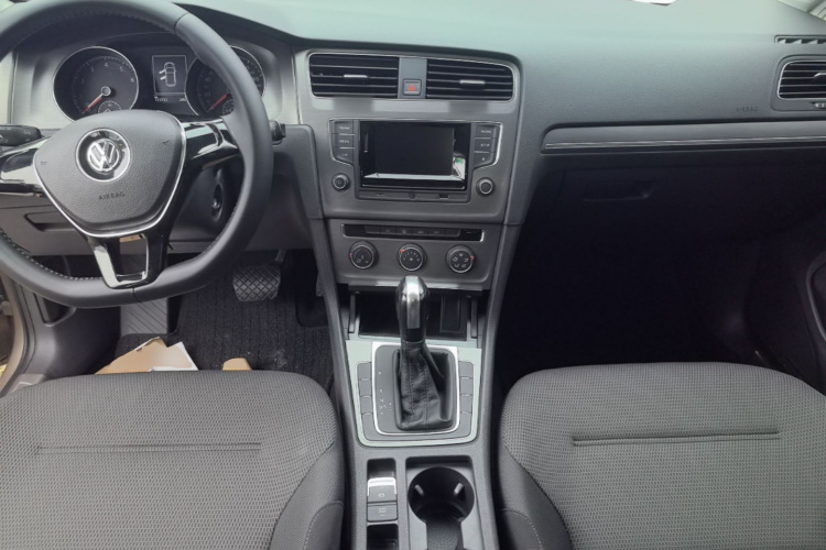 Volkswagen Golf 2015 car image #10