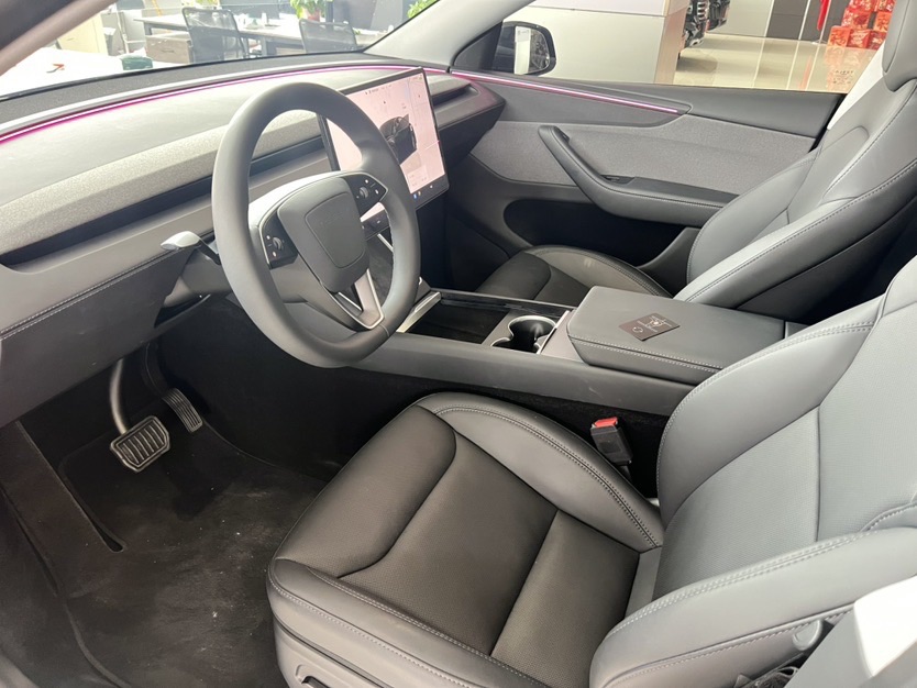 Tesla Model Y 2025 #3 Tesla Model Y 2025 car image #3
