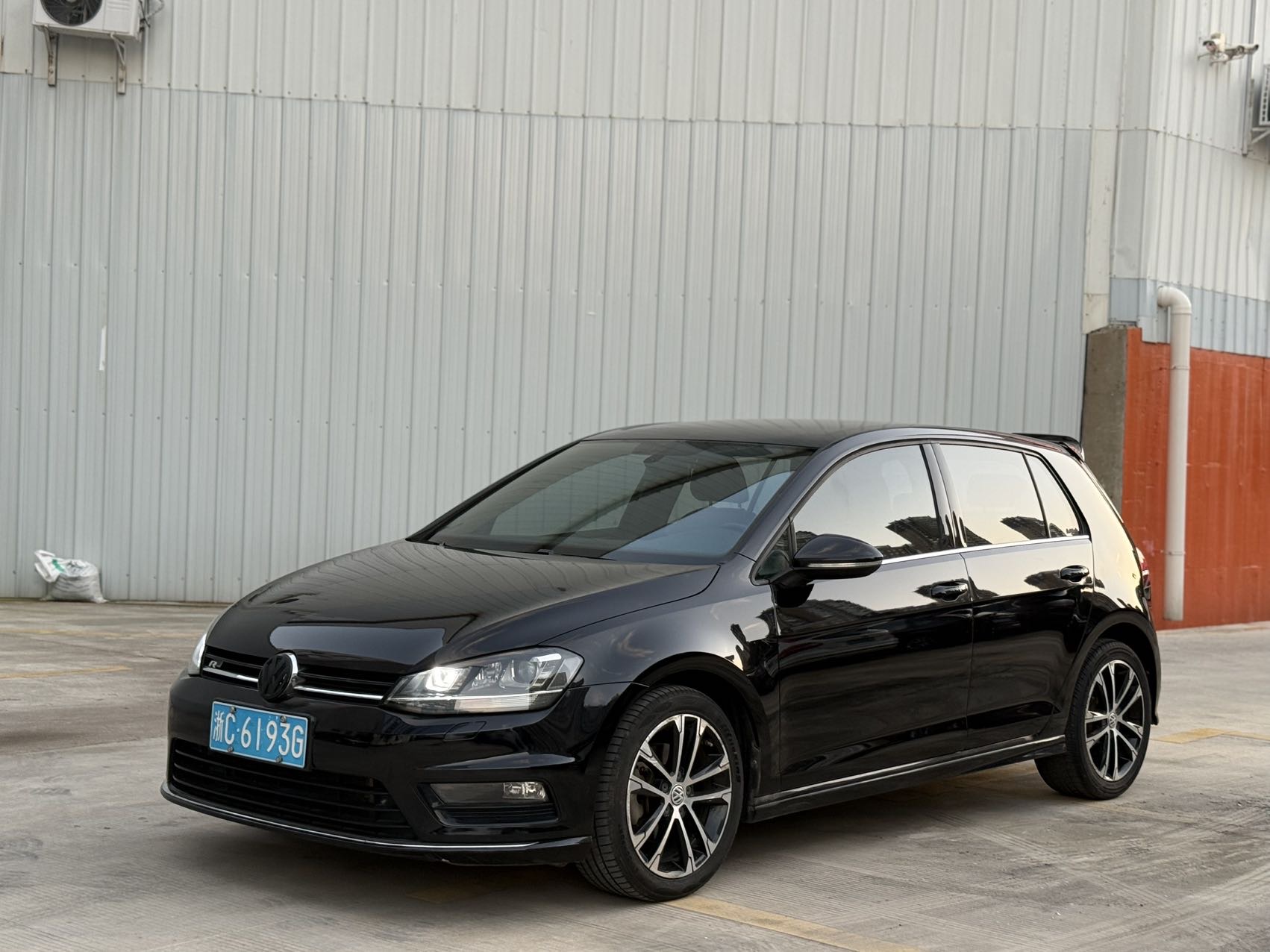 Volkswagen Golf 2016 car image 