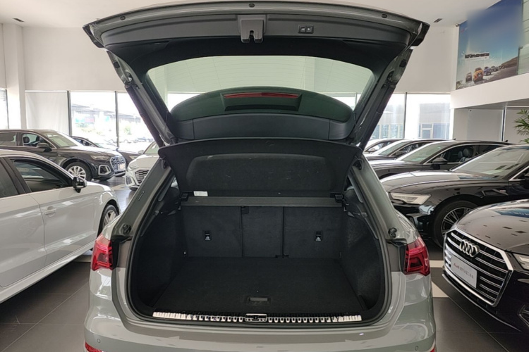 Audi Q3 2024 car image #19