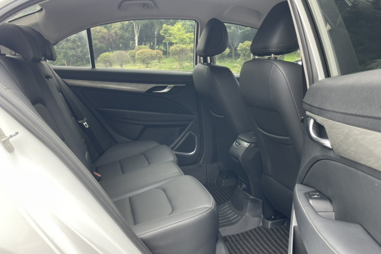 GEELY Emgrand 2019 #9 GEELY Emgrand 2019 car image #9