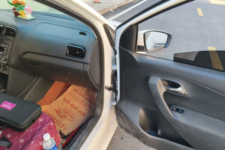 Volkswagen Polo 2019 car image #23