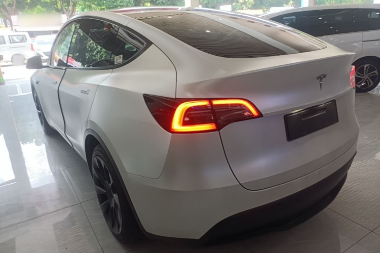 Tesla Model Y 2022 #5 Tesla Model Y 2022 car image #5
