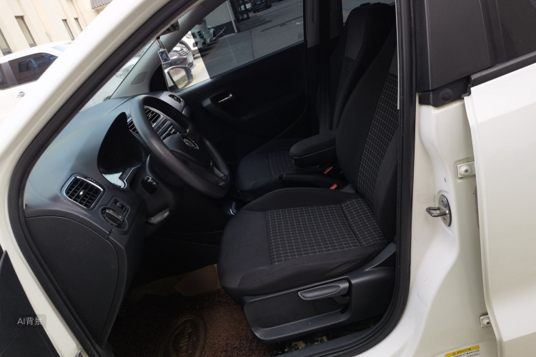 Volkswagen Polo 2015 car image #17