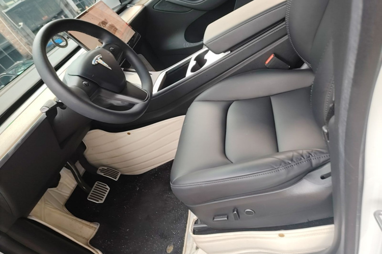 Tesla Model Y 2023 car image #15