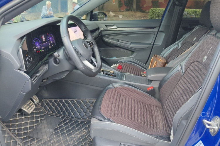 Volkswagen Golf 2022 car image #17