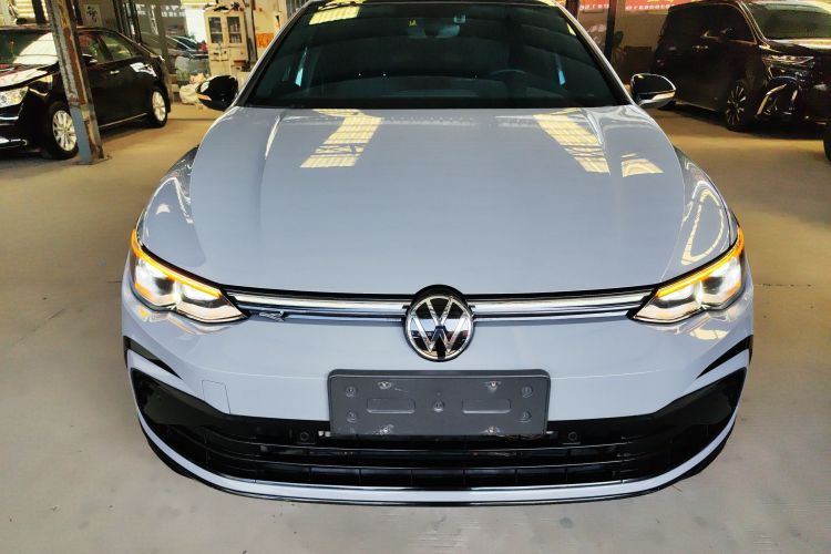 Volkswagen Golf 2023 imagen de coche #3