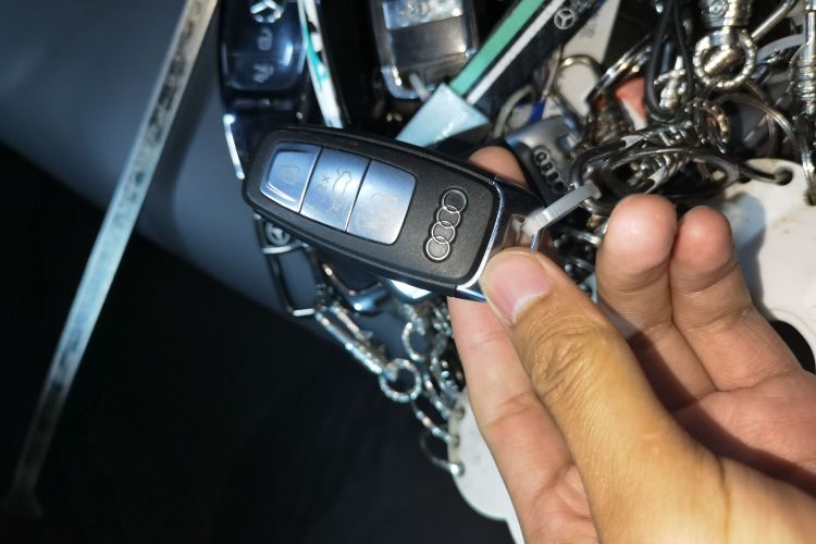 Audi A6L 2023 car image #14