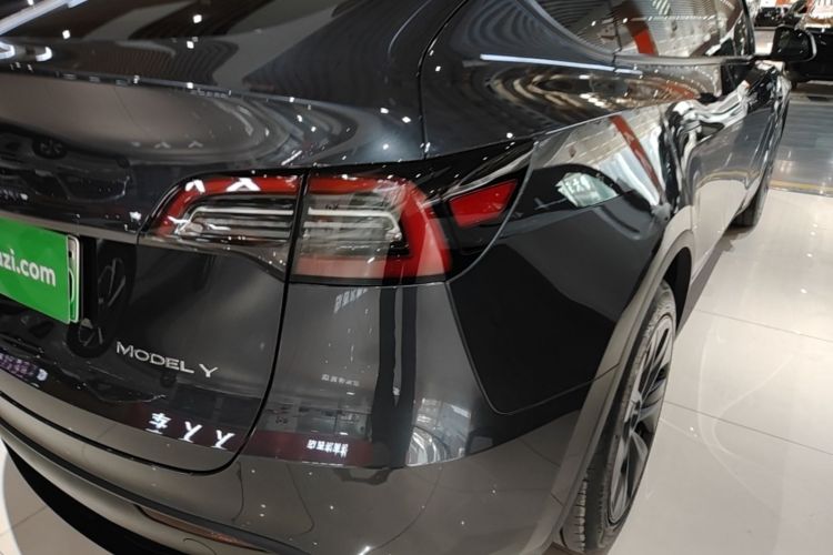 Tesla Model Y 2024 #8 Tesla Model Y 2024 car image #8