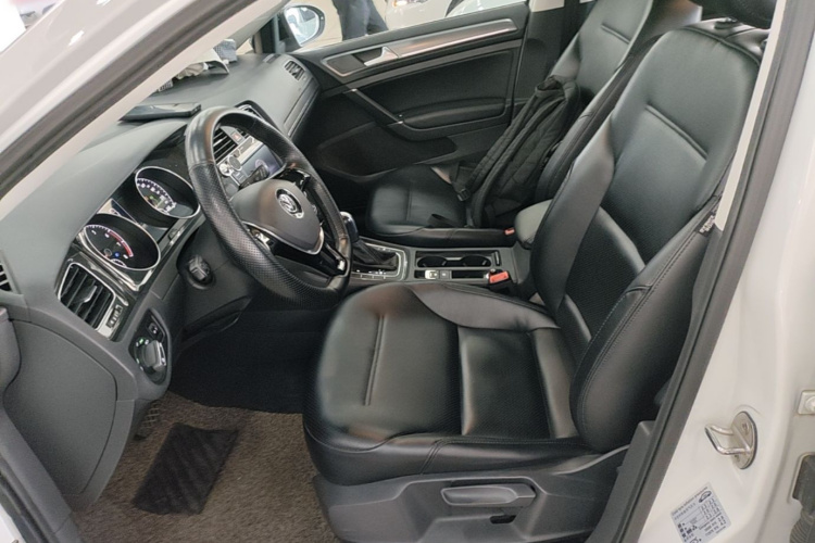 Volkswagen Golf 2017 car image #15
