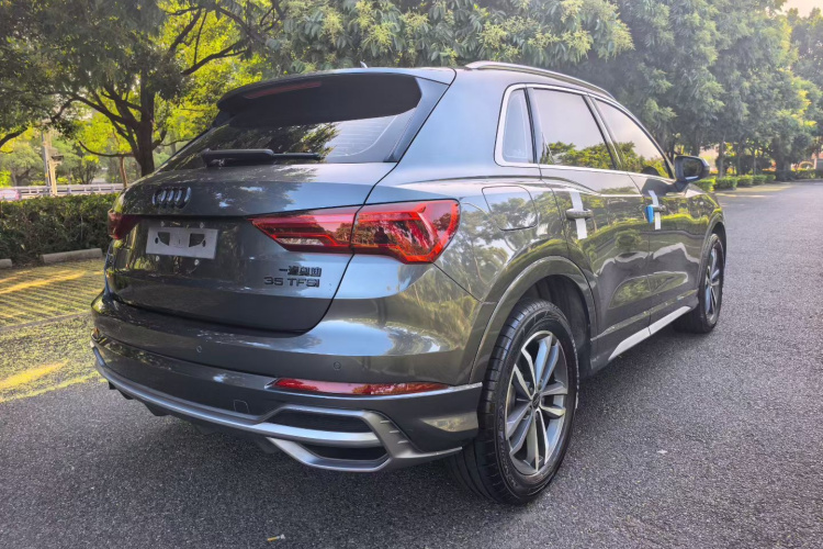 Audi Q3 2023 car image #7