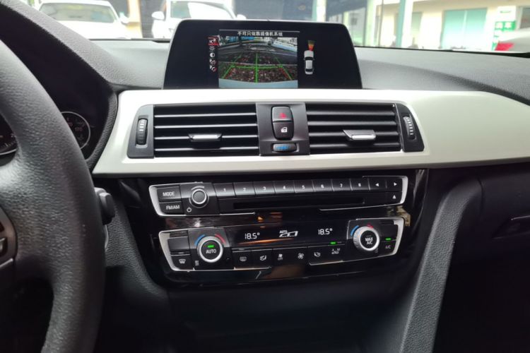 BMW 3 Series 2015 car image #18