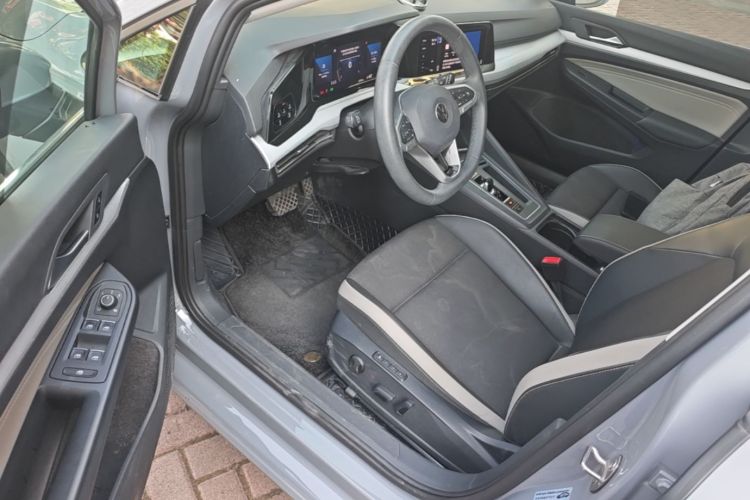 Volkswagen Golf 2023 car image #16