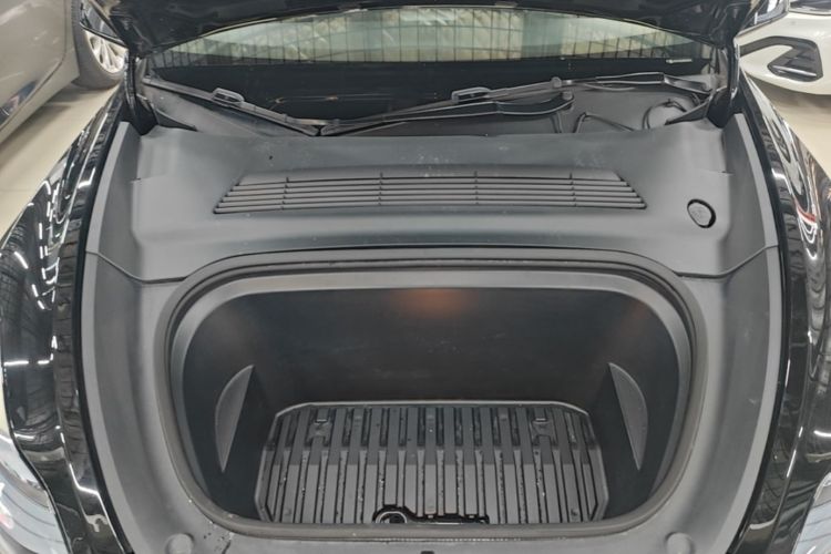 Tesla Model Y 2023 immagine di auto #20