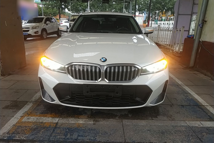 BMW 3 Series 2023 car image #3