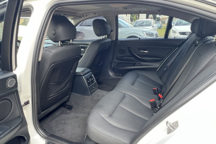BMW 3 Series 2016 car image #12