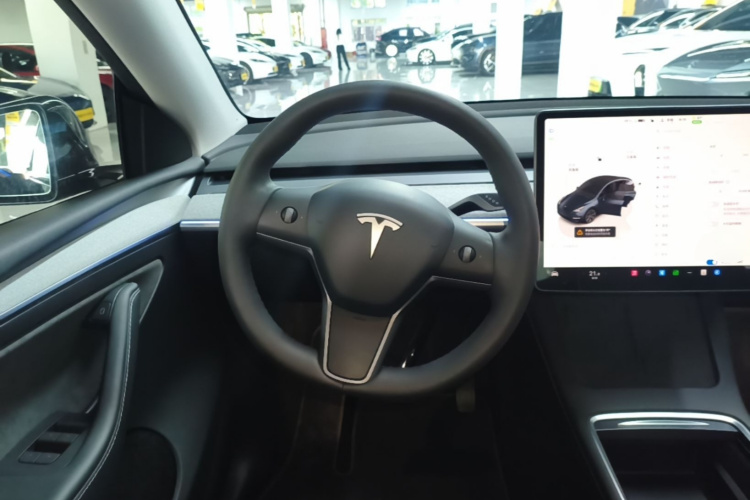 Tesla Model Y 2024 #11 Tesla Model Y 2024 car image #11