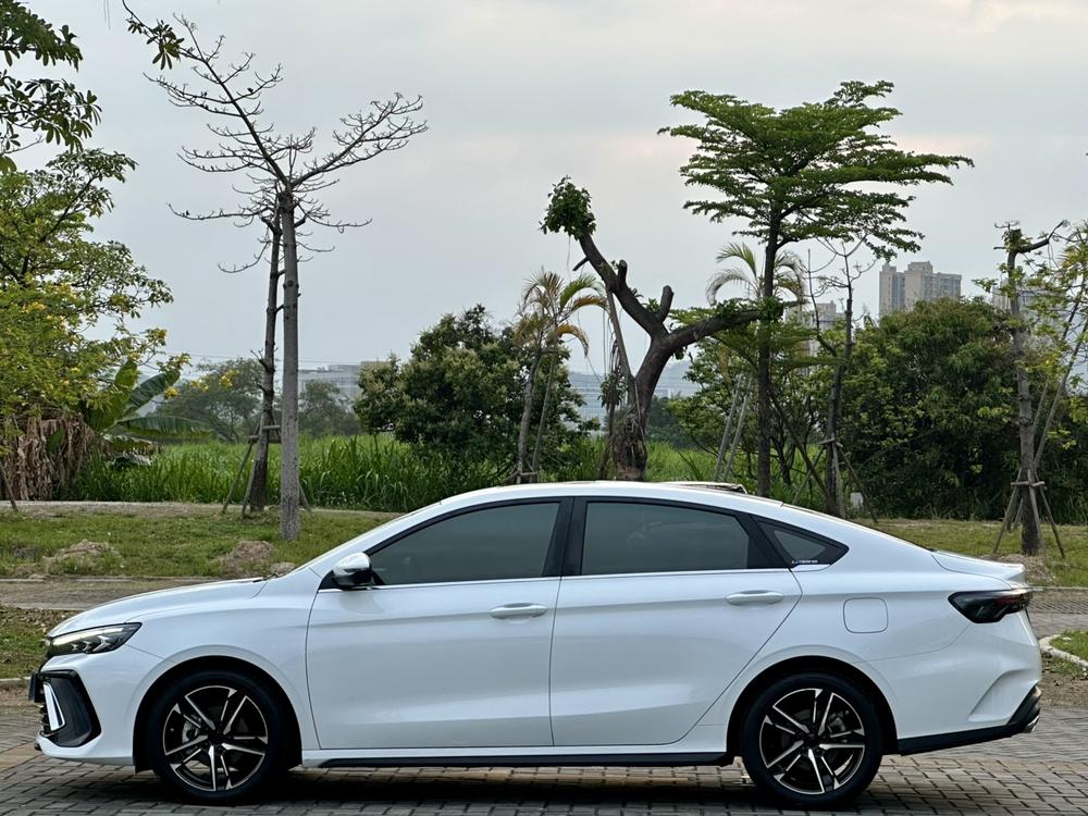 GEELY Binray 2023 car image #4