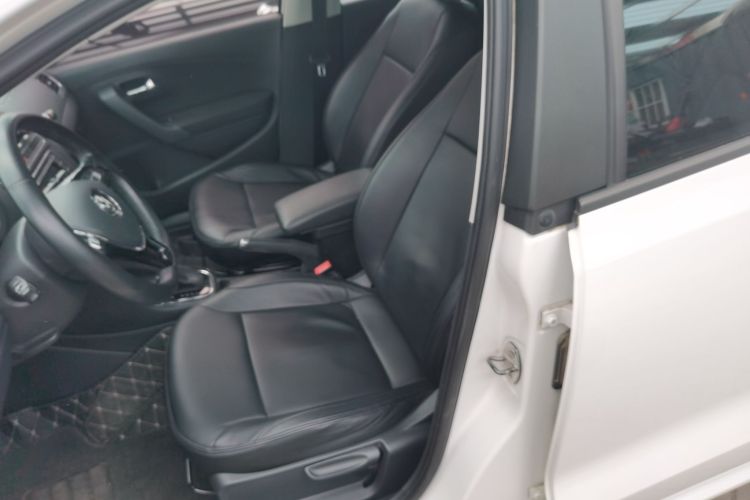 Volkswagen Polo 2018 car image #15