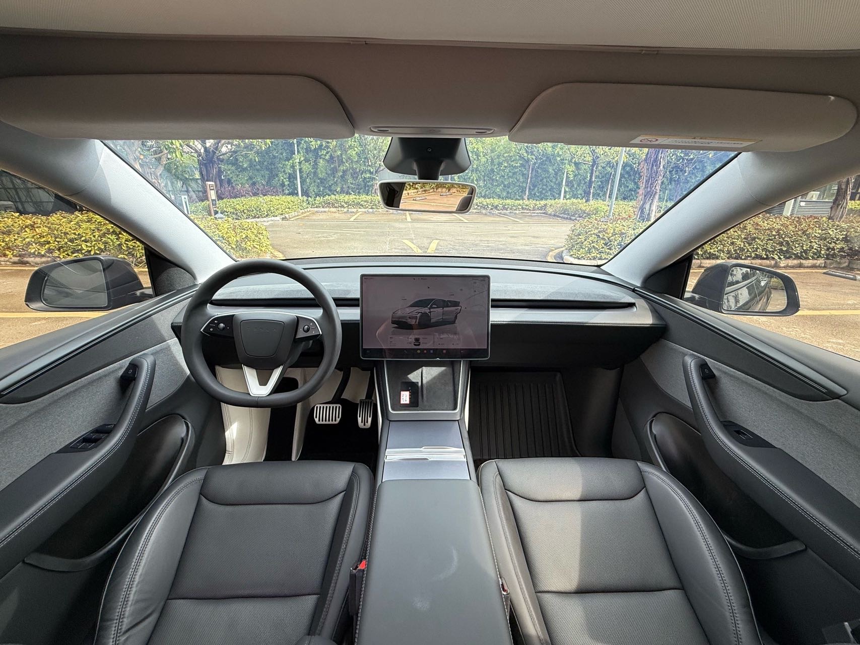 Tesla Model Y 2025 #7 Tesla Model Y 2025 car image #7