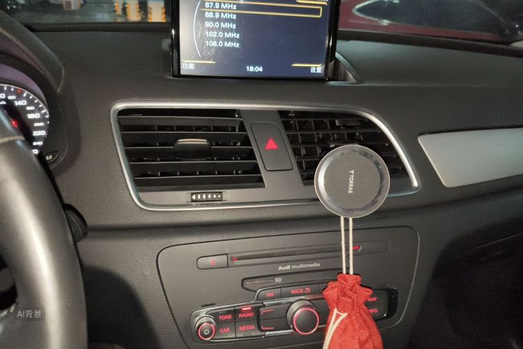 Audi Q3 2015 car image #15