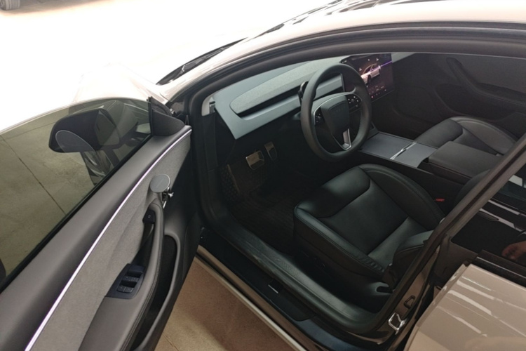 Tesla Model 3 2024 car image #16