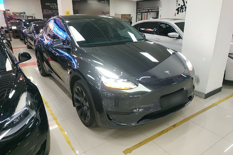 Tesla Model Y 2024 #4 Tesla Model Y 2024 car image #4