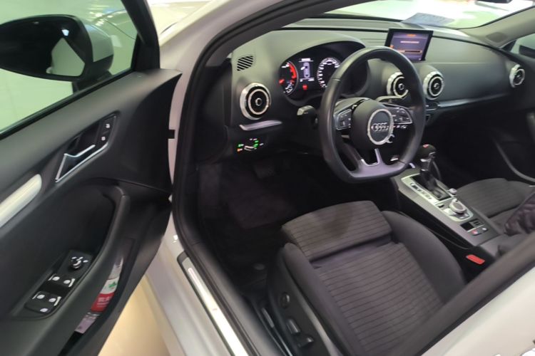 Audi A3 2018 car image #16