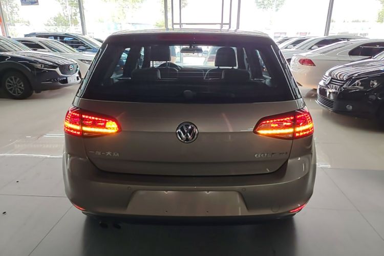 Volkswagen Golf 2015 car image #6