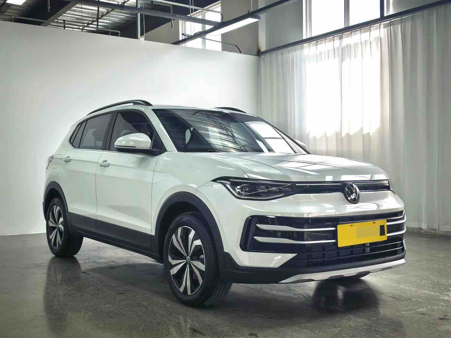 Volkswagen Tharu 2025 car image #3