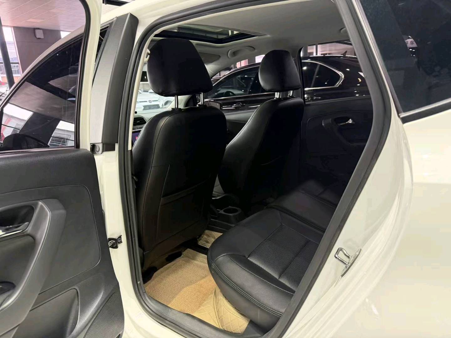 Volkswagen Polo 2018 car image #11