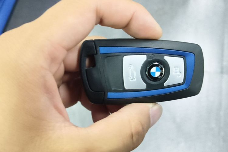 BMW 3 Series 2019 car image #14