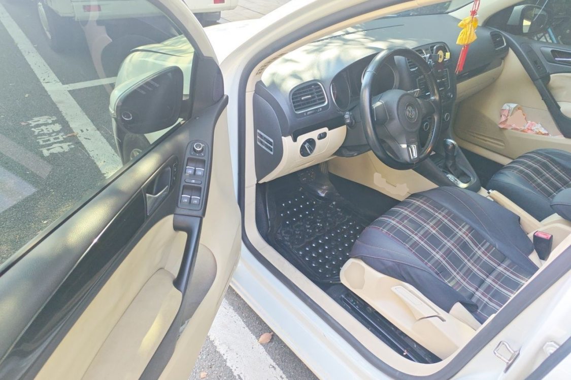 Volkswagen Golf 2014 car image #23