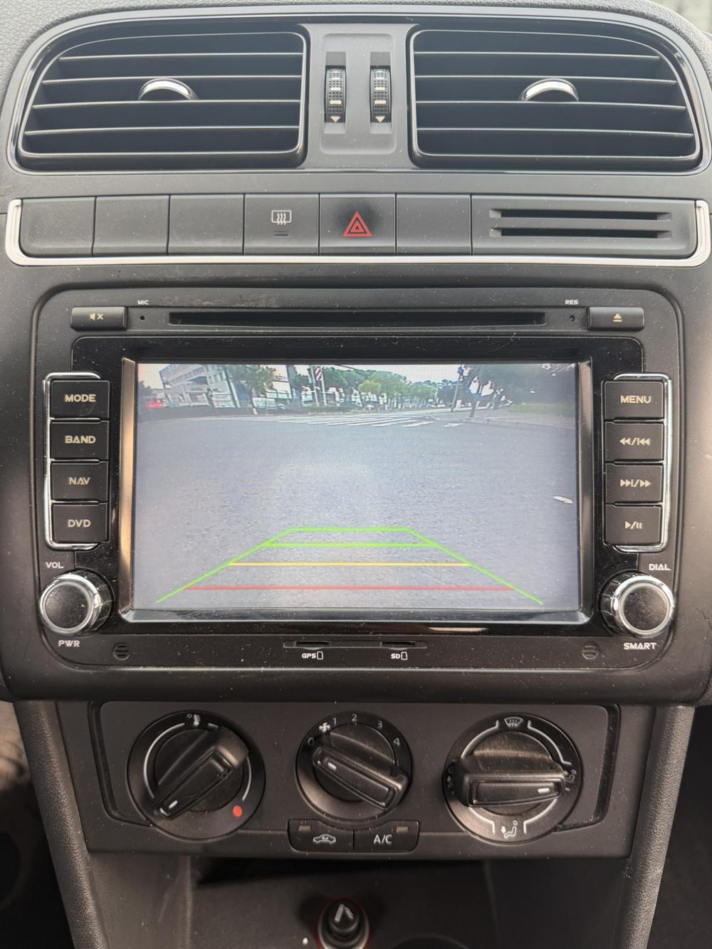 Volkswagen Polo 2014 car image #9